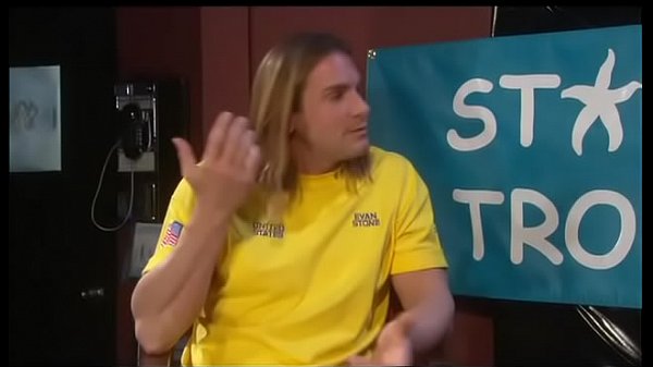 Play MP4 - Young greenhorn blonde reporter Missy Monroe needs to take interview from hard-hitting pornstar Evan Stone