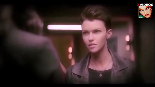 Batwoman ebony sexy cop groin knee & kick in the balls female power balls busted hot black girl police officer kicks some balls performing nutshots 