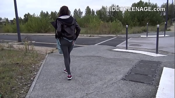 18 years old Luna doesher first anal_casting