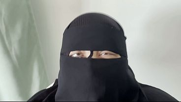 Ooooh what a hot Arab woman, what curves oh my god...my dick got hard on her tight ass 
