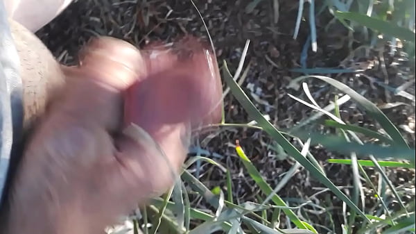 Play MP4 - me jerking off outside