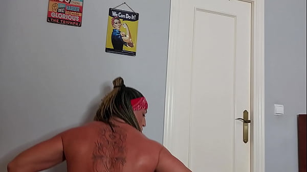 Play MP4 - Bodybuilder Danaxmuscles training and fucking