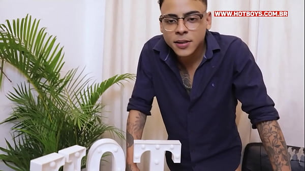 Play MP4 - Vict&atilde;o Porrete fodendo o novinho Igor Baianinho