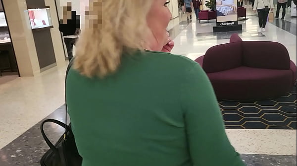 Play MP4 - Kiwi Piss drinking MILF slut used as toilet while trying on clothes at the mall