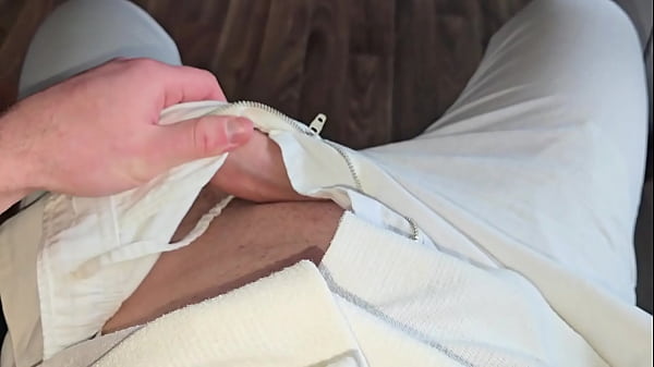 Deutscher Meister befiehlt Blowjob unter dem Tisch mit Countdown zum Abspritzen &ndash_ PhantomGentX