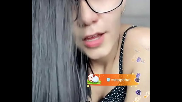 Muestra un pezon en bigo 