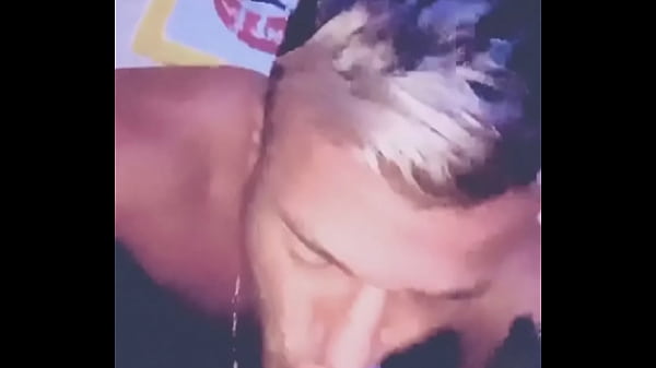 Arthur Mondelo Bebendo A Porra Do Tenente thumbnail