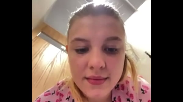 Play MP4 - Masturbating in the public mall