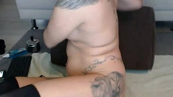 Nonton Extremely Hot Brunette Stuffing Playing With A Dildo In Pussy And Ass (anal). thumbnail