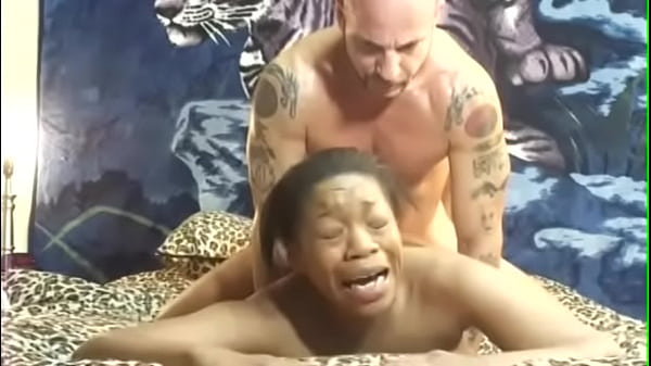 Play MP4 - ITALIAN POUND MACHINE VS EBONY