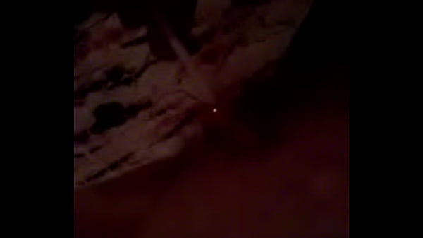 Botando pirulito na buceta