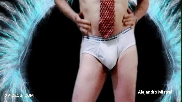 Aficionado Muestra Fotos En Calzoncillos thumbnail