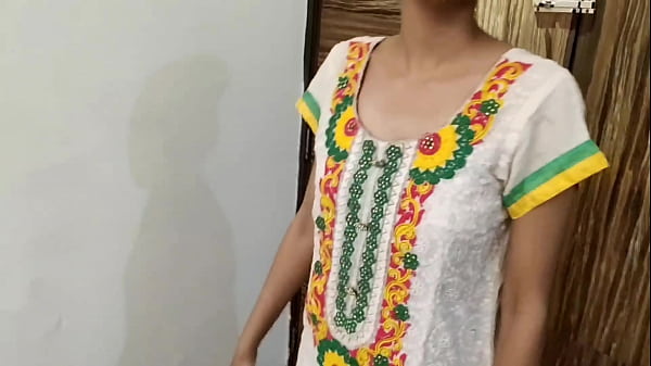 Play MP4 - Desisaarabhabhi - Indian Desi Bhabhi seduces electrician while he is repairing&period; Pussy fucked hard with Hindi audio