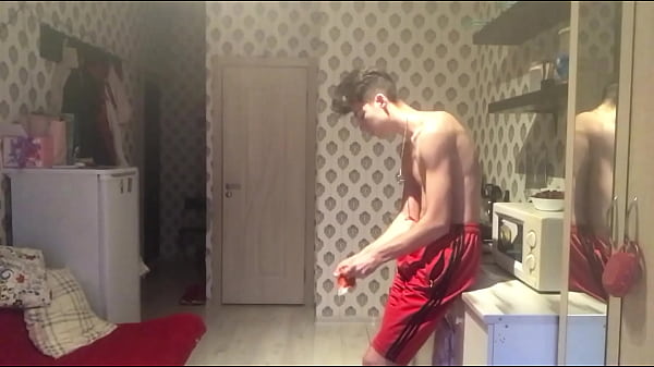 Play MP4 - Russian jerks off and shows socks