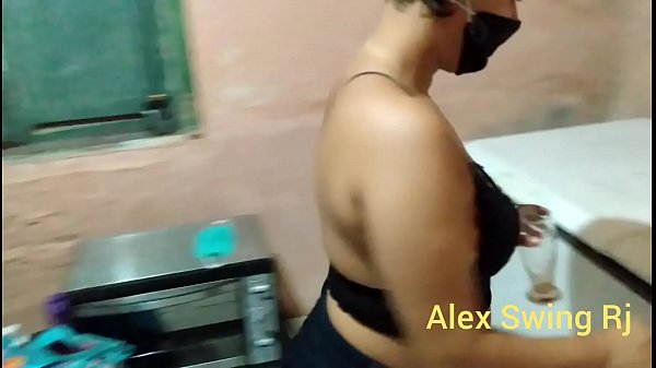 Play MP4 - Minha esposa chega em casa e me ataca na cozinha &comma; Doce Lola