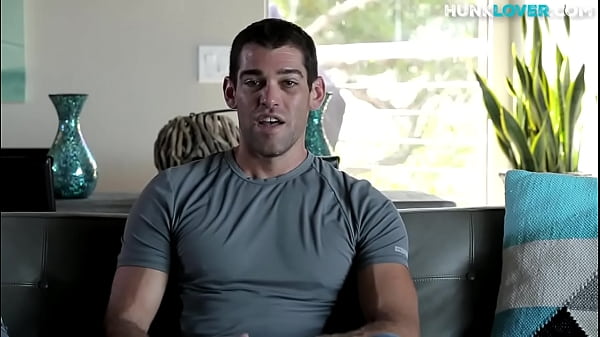 Amateur stud sprays cum after wanking in solo 