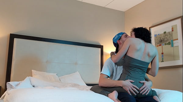 Play MP4 - Making Out with Beautiful Woman