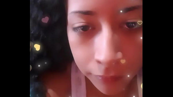 Linda flaca morena baila sensual