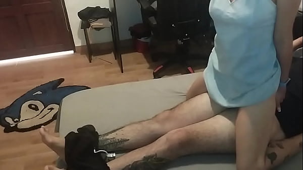 Play MP4 - hermanastra cachonda viene por sexo duro y por su leche