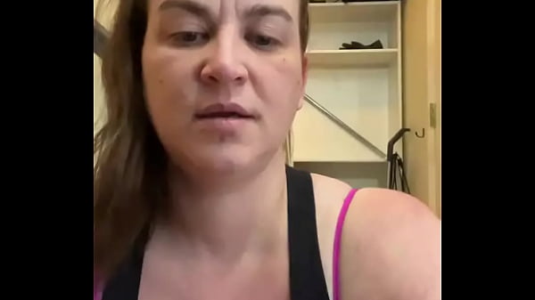 Nonton How I Look On Any Typical Day While I&rsquo;m Cleaning And Doing Milf Things At Home. Notice The Closet I&rsquo;m Working On, Beh ... thumbnail