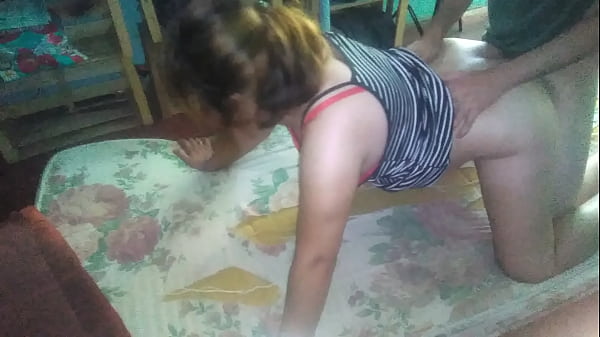 Play MP4 - vecina de vestido a rallas es cogida por la noche