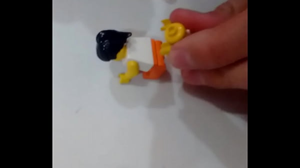 Novinha quadrada sendo enrabada e tomando gostoso