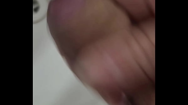 Pichula  peque&ntilde;a  sacando  leche 