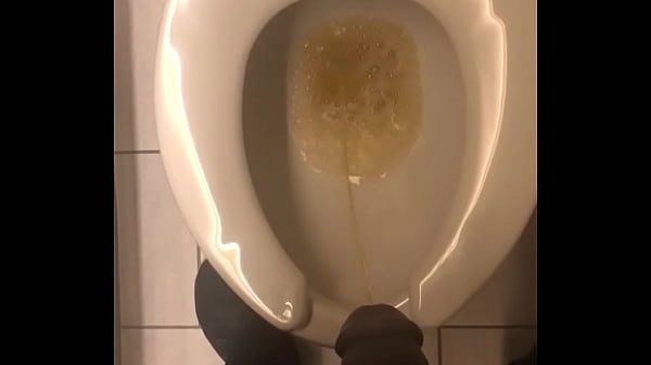 Play MP4 - Bigsnow public piss