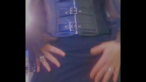 Je suis toute chaude et exciter ma petite tenu te pla&icirc;t 