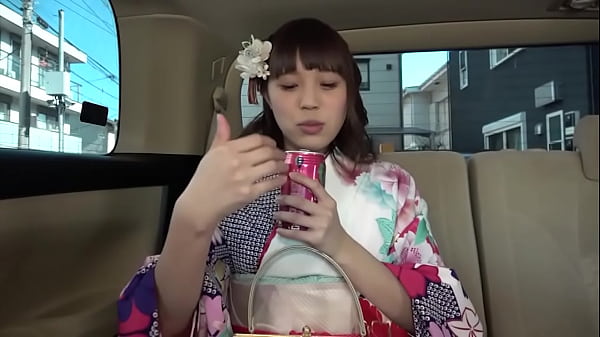 成人式帰りの隠れ爆乳Gカップ20歳 記念撮影と称してハメ撮りを撮影 1 