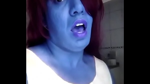 Luh brincando com pintinho 