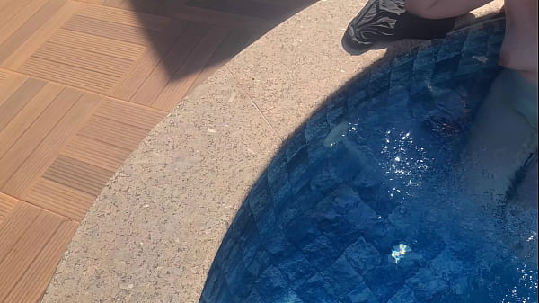 Nonton Sex With A Redhead In The Pool. thumbnail