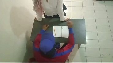 Nonton Colegiala Atrevida Se Atreve A Follar En Plena Clase Con Su Maestro thumbnail