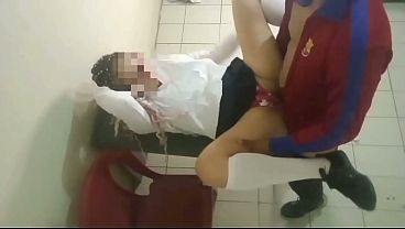 COLEGIALA atrevida se atreve a FOLLAR en plena clase con su MAESTRO 