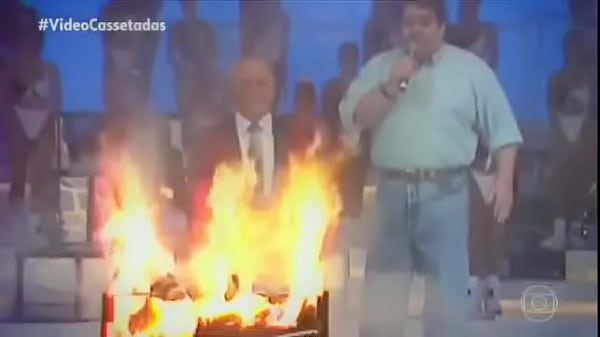 Gordao saliente pegando fogo 