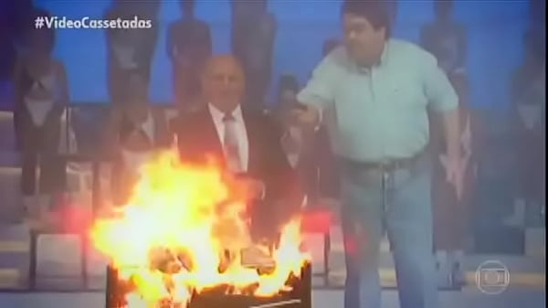 Gordao saliente pegando fogo 