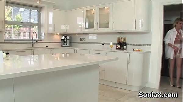 Unfaithful british mature gill ellis shows off her giantmelons