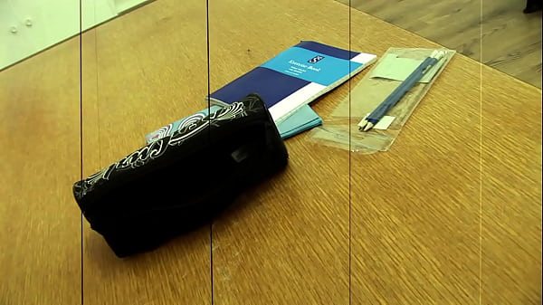 Nonton She Lets Her Tattooed Hunky Costar Finger Her Useless Vagina Before Putting Her Legs... thumbnail