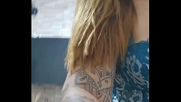 Ruiva Safada Faz Uma Exibi&ccedil;&atilde;o E Logo Vai No Apto De Um F&atilde; Ganhar Uma Chupadas Na Buceta thumbnail