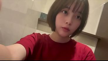 【女子大生の1日】講義終わりにハンバーガー屋さん行って、お店のト◯レで午後の授業前にオナニーしてスッキリしてきました。 thumbnail