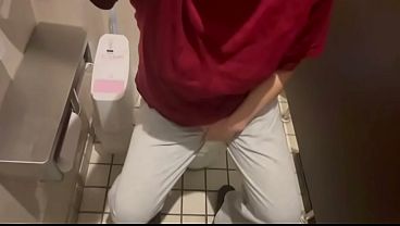 【女子大生の1日】講義終わりにハンバーガー屋さん行って、お店のト◯レで午後の授業前にオナニーしてスッキリしてきました。 thumbnail