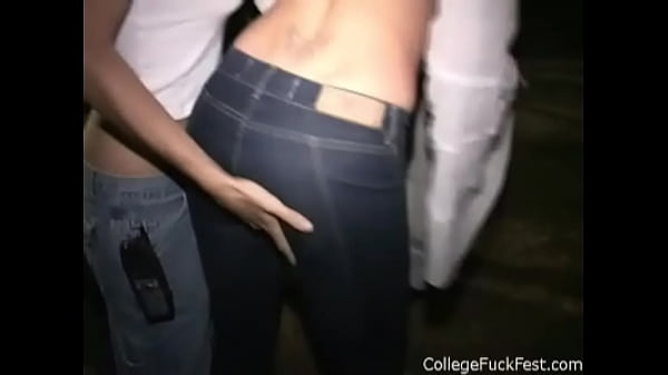 Play MP4 - College Lesbian Licking Pussy while partying