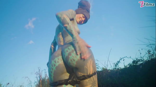 Alternative couple having wild outdoor sex in outdoor hotbath 