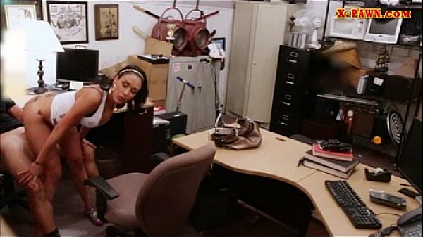 Booby latina sells her cellphones and fucked at the pawnshop