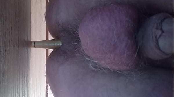 Dildo v m&eacute; d&iacute;ře 