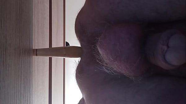 Dildo v m&eacute; d&iacute;ře 