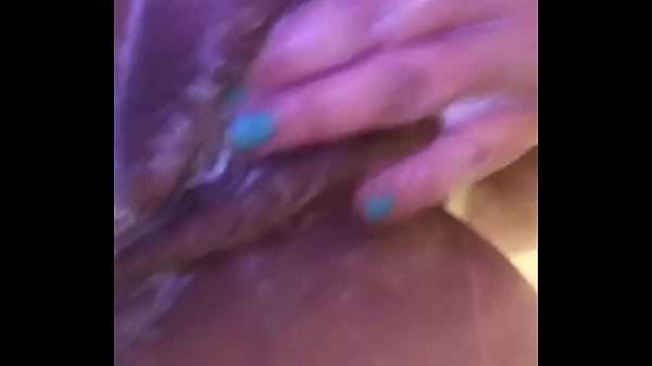 Nonton Watch Her Bathe thumbnail