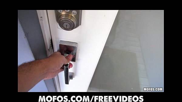 Play MP4 - Three slutty girlfriends turn a hotel party into an orgy