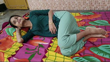 Play MP4 - Sexy Desi Bhabhi Gets Fucked Senseless by Driver