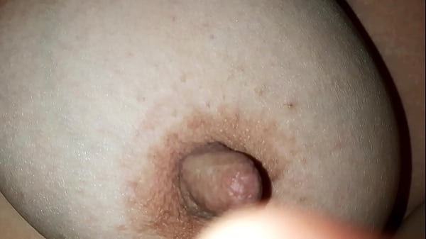 Play MP4 - Acordando com os peitos bicudos